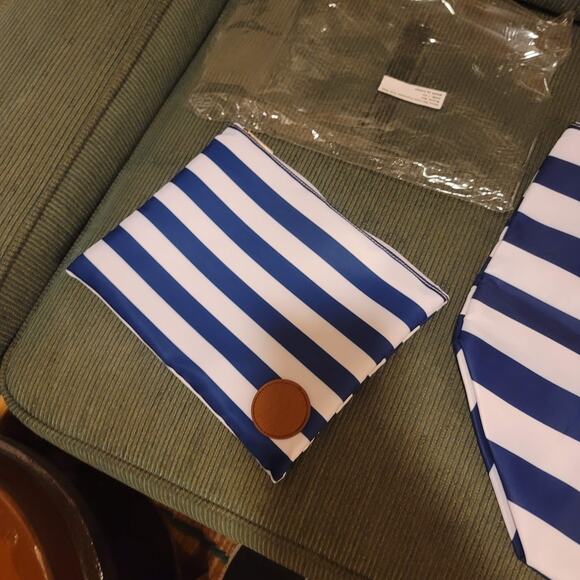 Royal Carribean NEW Tote & small pouch logo blue white striped handle BEACH - Picture 3 of 7